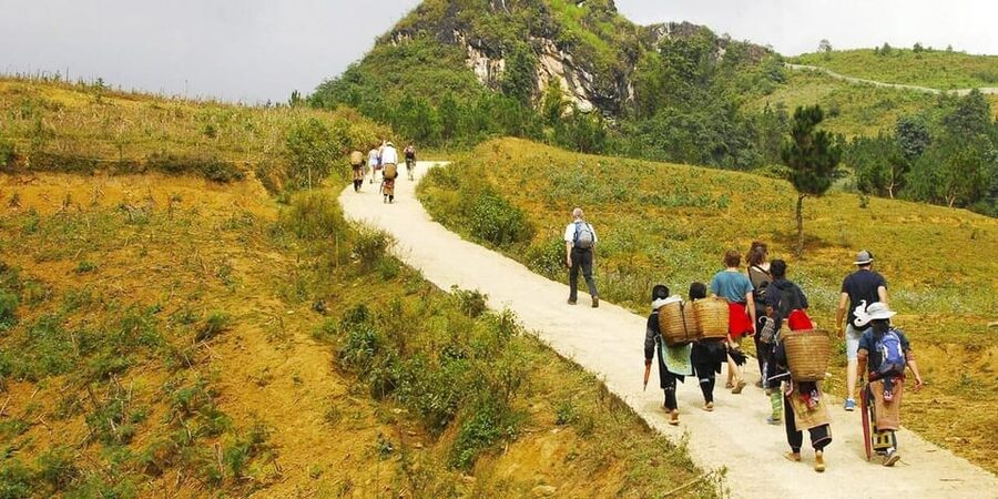 From Hanoi: 2-Days Sapa Trekking Tour Lao Chai and Cat Cat - Lunch, free time, and the long ride back