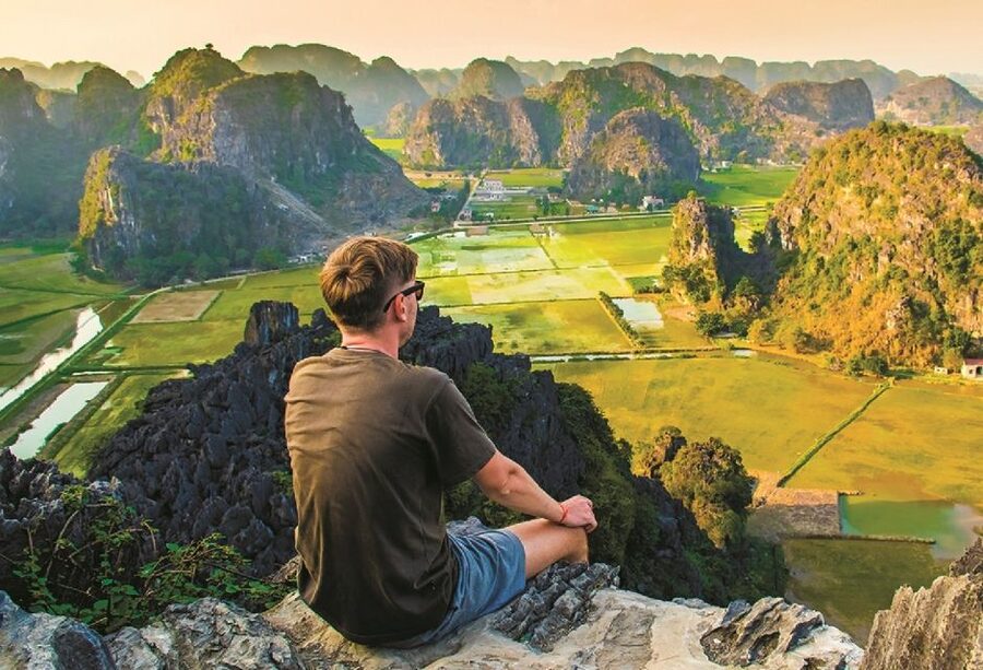 From Hanoi: Hoa Lu, Hang Mua Hike, Tam Coc Boat, and Lunch - What to bring and who should book