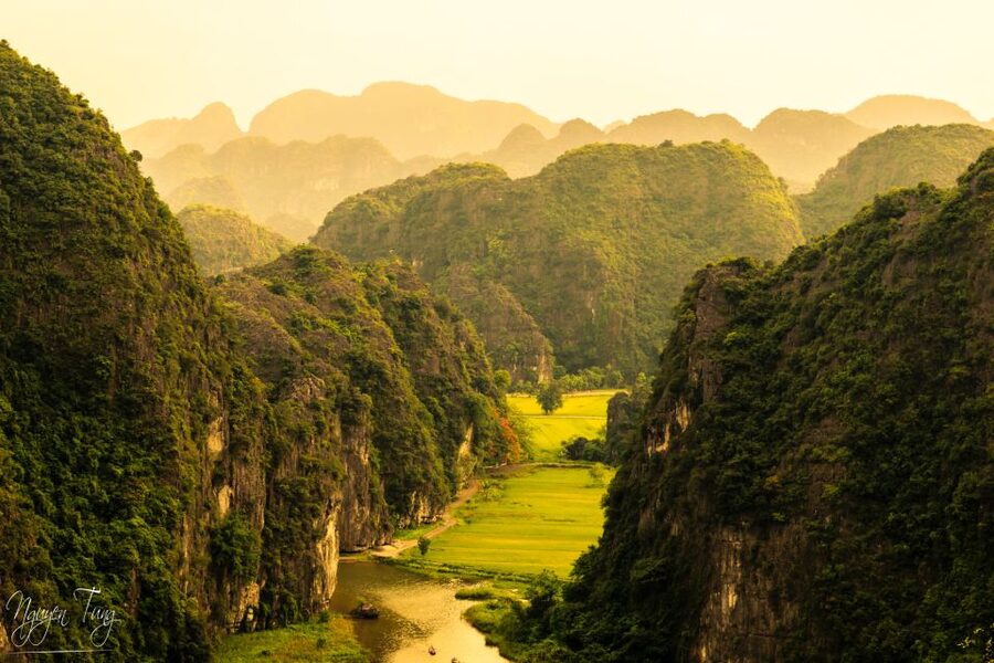 From Hanoi: Hoa Lu, Hang Mua Hike, Tam Coc Boat, and Lunch - Hoa Lu and the temples of Vietnam’s early capital