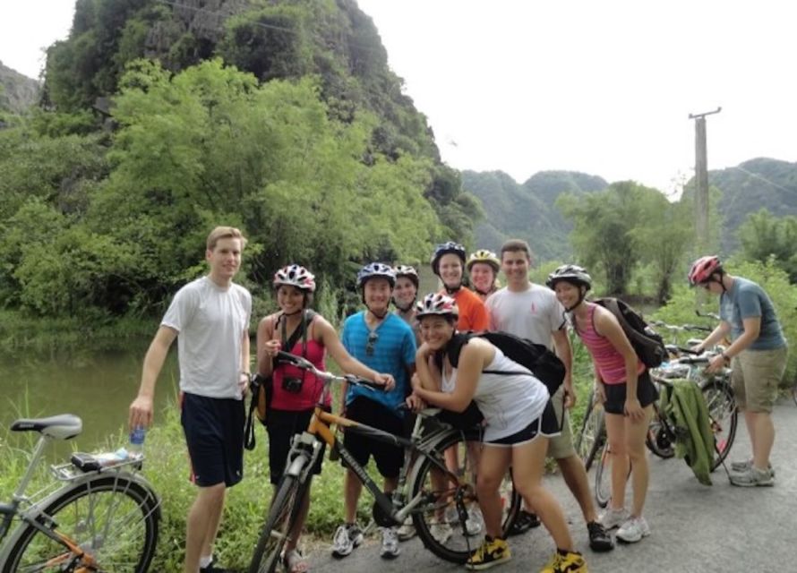 From Hanoi: Hoa Lu, Hang Mua Hike, Tam Coc Boat, and Lunch - Lunch in Tam Coc before the river ride