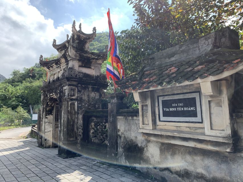 From Hanoi: Hoa Lu, Hang Mua Hike, Tam Coc Boat, and Lunch - The guide and group experience