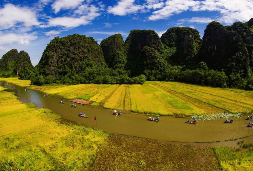 From Hanoi: Ninh Binh Boat Ride, Mua Cave Hike, Temple Visit - Climbing Mua Cave for the Tam Coc view