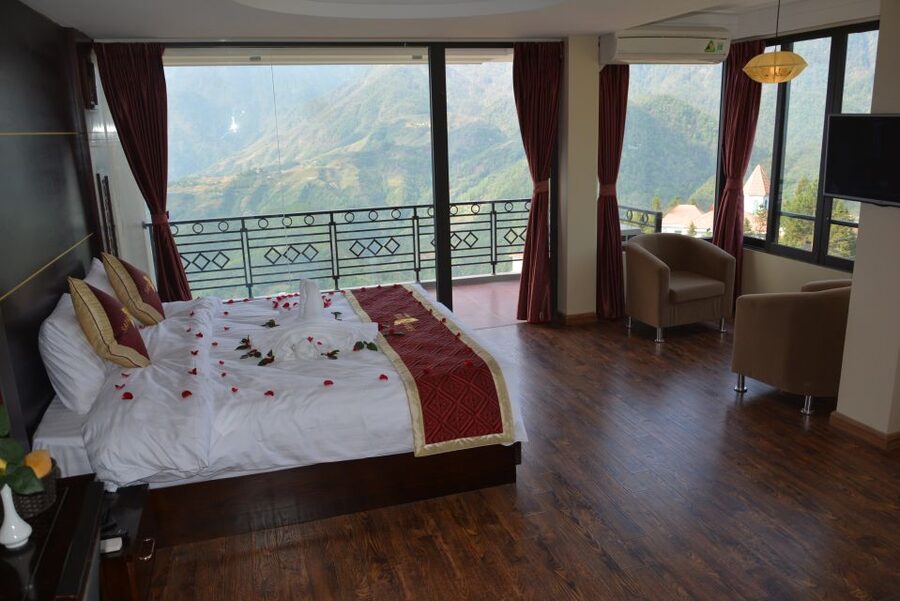 From Hanoi: Sapa 3-Day Medium Trek and Limousine Trip - Handling unwanted sellers on the trail