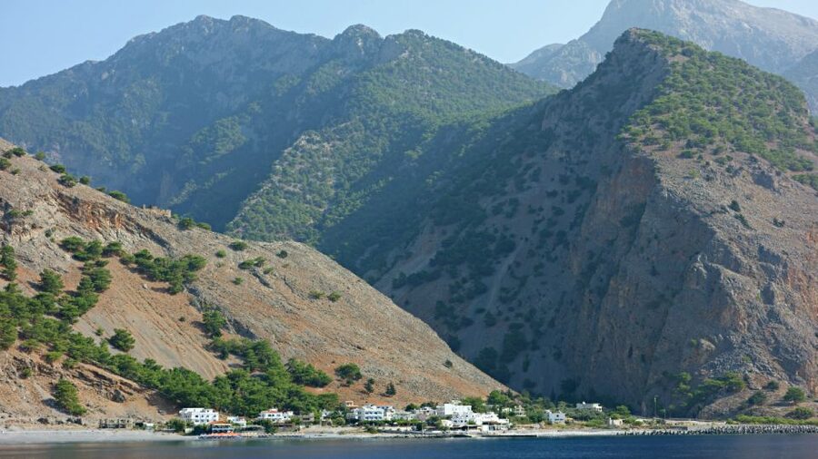 From Heraklion: Samaria Gorge & Agia Roumeli Hiking Day Trip - The first descent is the real test