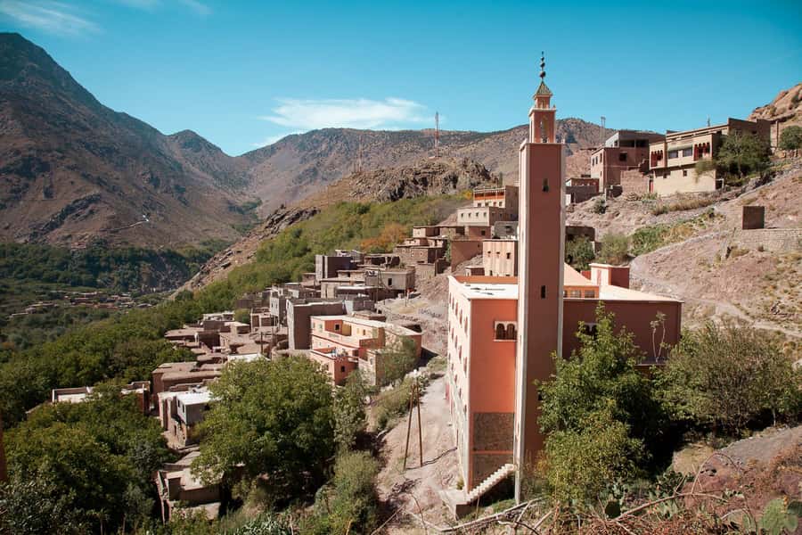 From Marrakech: Atlas Mountains Full-Day Hiking Trip w Lunch - Guides, vehicles, and the group experience