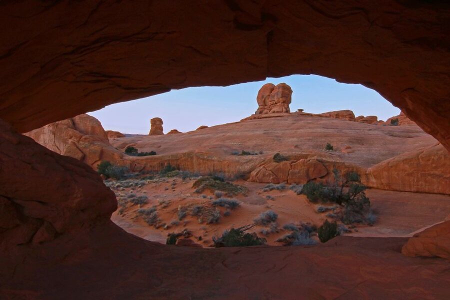 From Moab: Arches National Park 4x4 Drive and Hiking Tour - Picnic lunch at the right moment