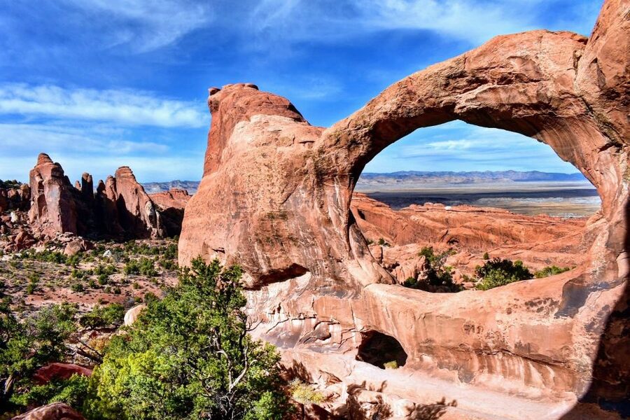 From Moab: Arches National Park 4x4 Drive and Hiking Tour - Dinosaur tracks and the old cowboy trail