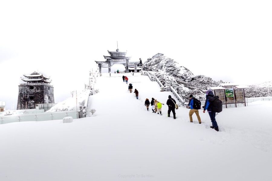 From Sapa: 1-Day Guided Trek to Lao Chai & Ta Van with Lunch - Walking beside Muong Hoa and Y Linh Ho stream