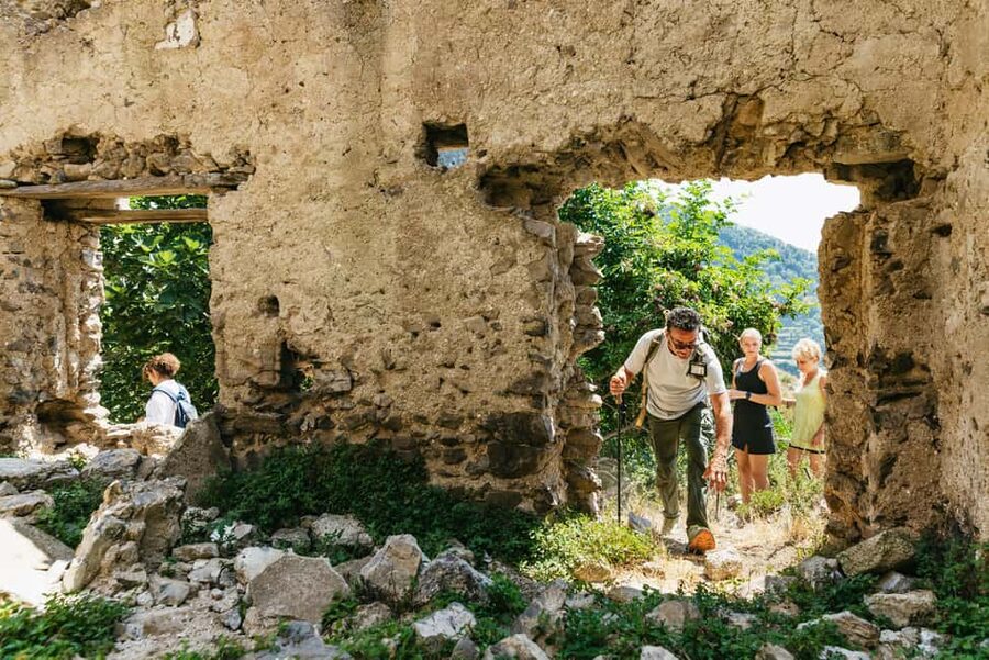 From Sorrento: Path of the Gods Guided Hike with Transfers - Choosing between the harder and easier route