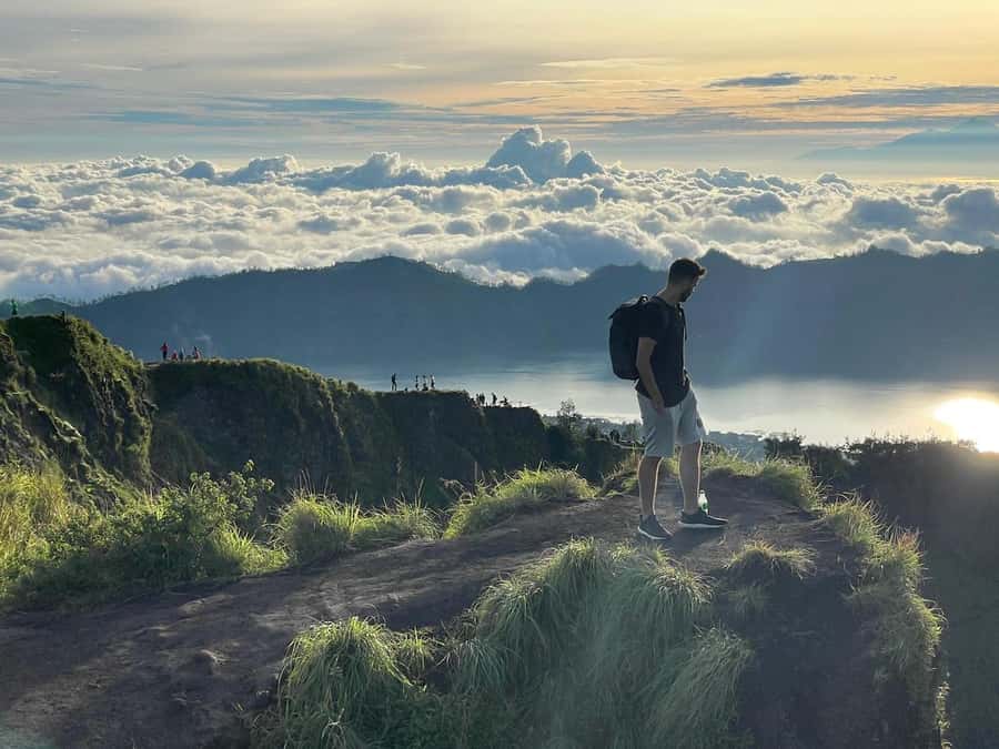 From Ubud: Mount Batur Hiking With Hotspring - Coffee, tea, and a dark start at the trailhead