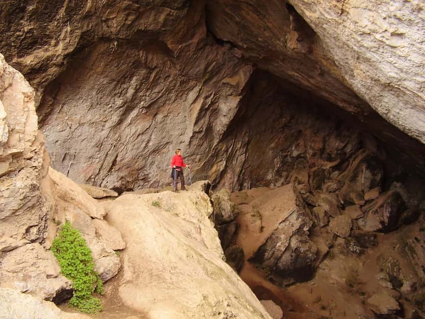 From Valencia: Montanejos Guided Hike with Natural Pools - The Mijares River hike starts with a real climb