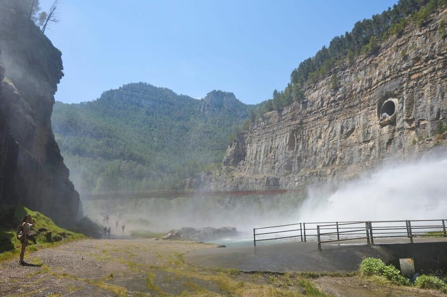 From Valencia: Montanejos Tour with Guided Hike - The optional mountain walk and its panoramic views