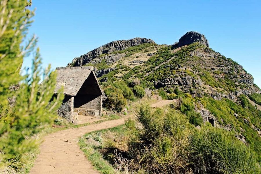 Funchal: Pico do Arieiro & Pico Ruivo Hiking Transfer - The PR3 route to Achada do Teixeira