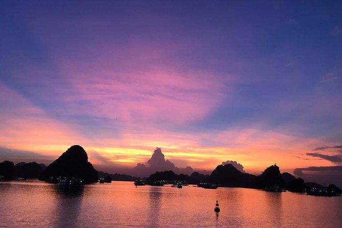 Halong Bay Full Day with Kayaking, Hiking viewpoint, Cave - Deluxe To Luxury - Sung Sot Cave and the scale of the chambers