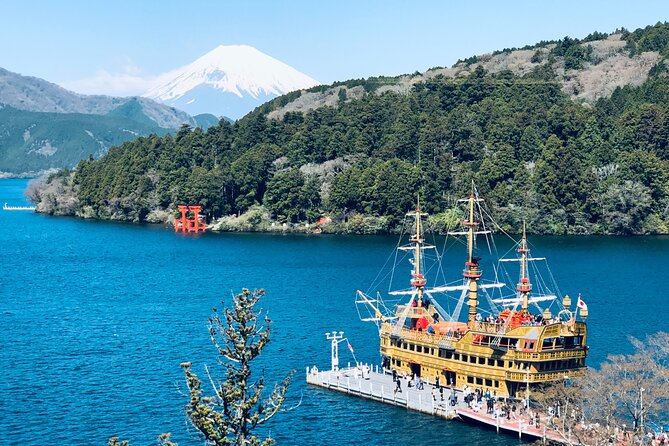 Hike Japan Heritage Hakone Hachiri with certified mountain guide - Lake Ashi, Heiwa no Torii, and the cedar avenue