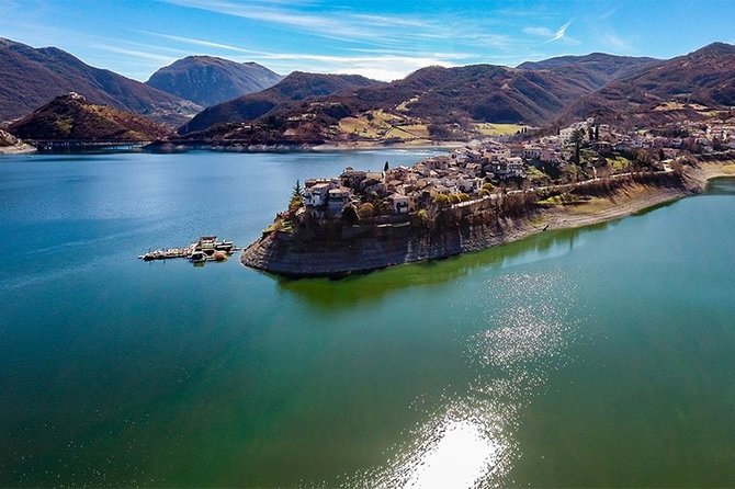Hike Lake Castle and Good Food! - Monte Antuni, a village left behind