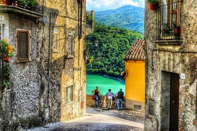 Hike Lake Castle and Good Food! - Castel Di Tora and its narrow lanes