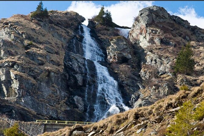 Hike to Poenari Fortress, Vidraru Dam, Argeș Monastery - Private - Who will enjoy this outing most
