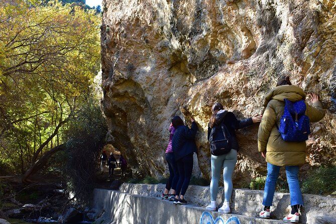 Hiking in the Canyon of the Monachil Cubs in Granada - What the guide adds to the walk