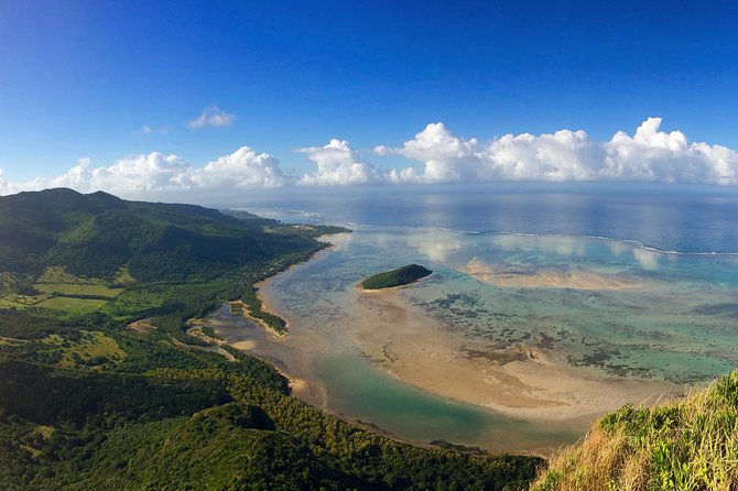 Hiking Le Morne Brabant - The upper rock section requires care