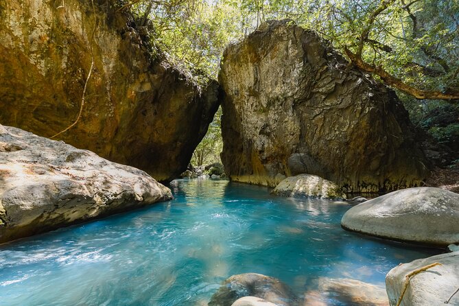 Hiking Tour of La Leona Waterfall with Lunch - The final swim to La Leona Waterfall