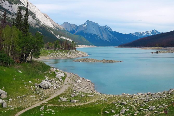 Jasper Wildlife and Sightseeing Tour with Maligne Lake Hike - Lunch, timing, and what to pack