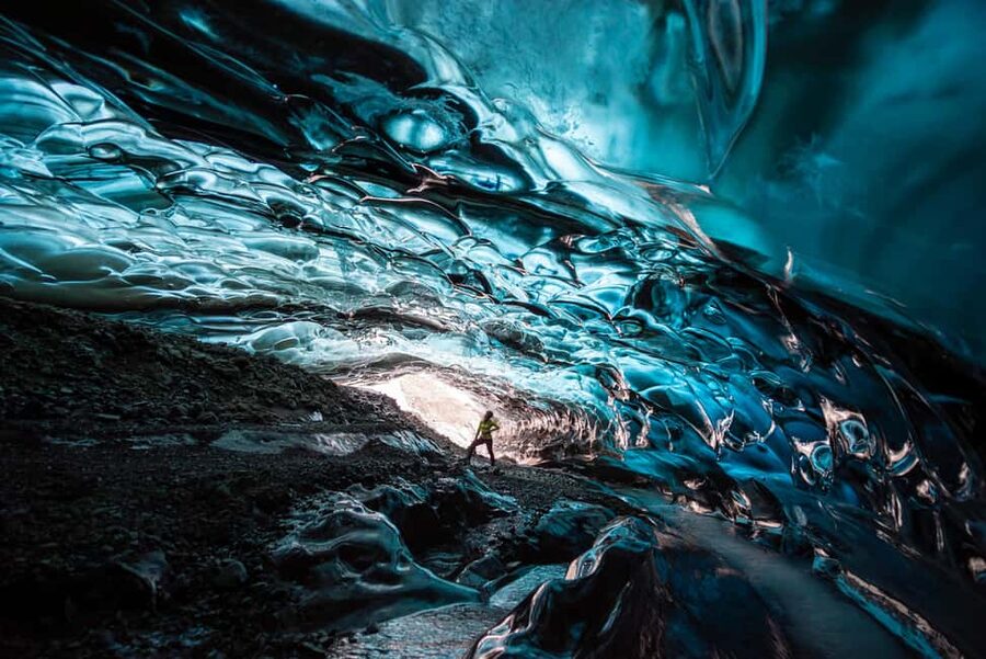 Jökulsárlón: Glacier Hike to a Remote Ice Cave - Meeting at Jökulsárlón and Riding Toward the Ice