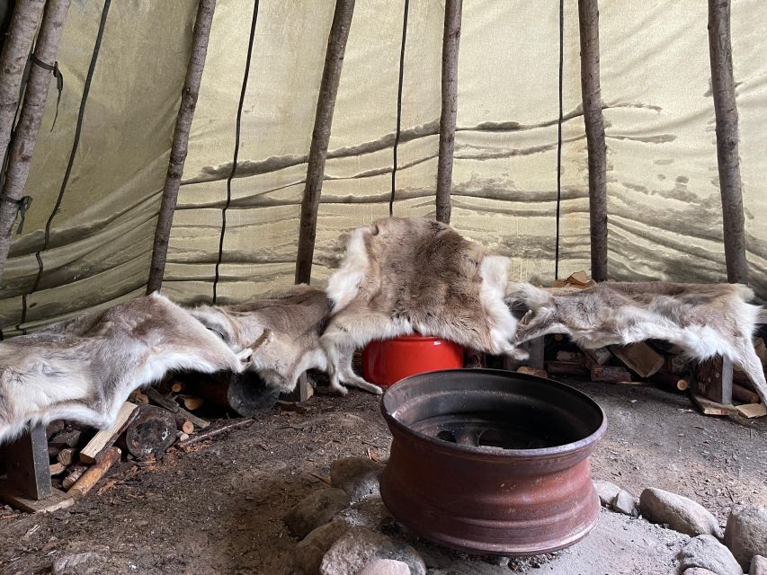 Korouoma Canyon Frozen Waterfalls Hike & Private Teepee BBQ - What the guides add to the day