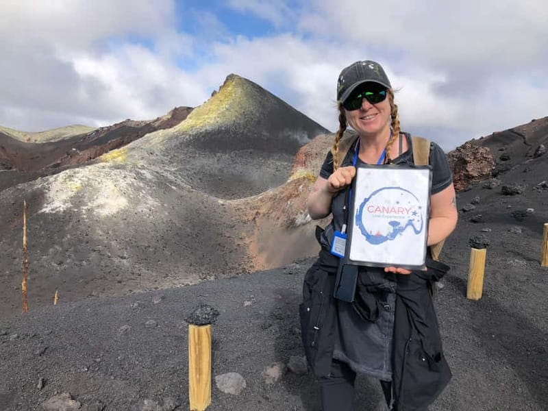 La Palma: Tajogaite Volcano Guided Hike - The volcanic crack beside the path