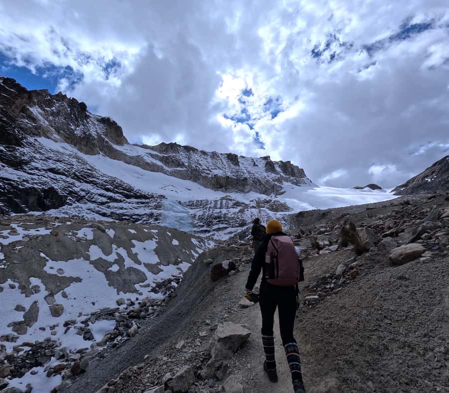 La Paz: Charquini Mountain Guided Hike - The hike to Laguna Esmeralda