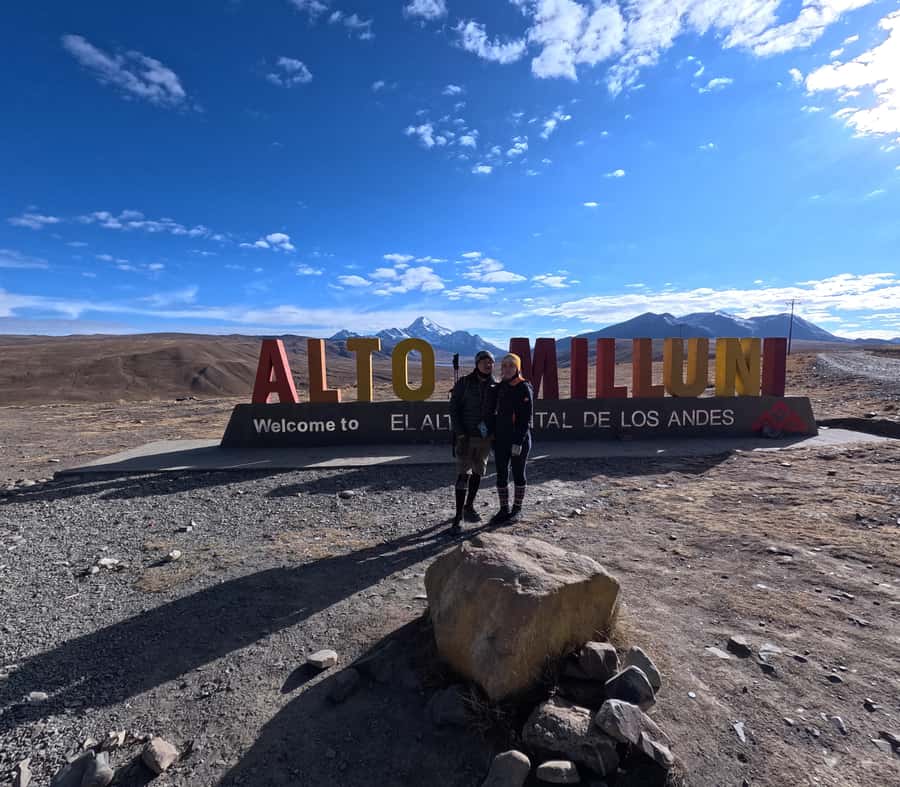 La Paz: Charquini Mountain Guided Hike - Laguna Milluni and the road to Charquini