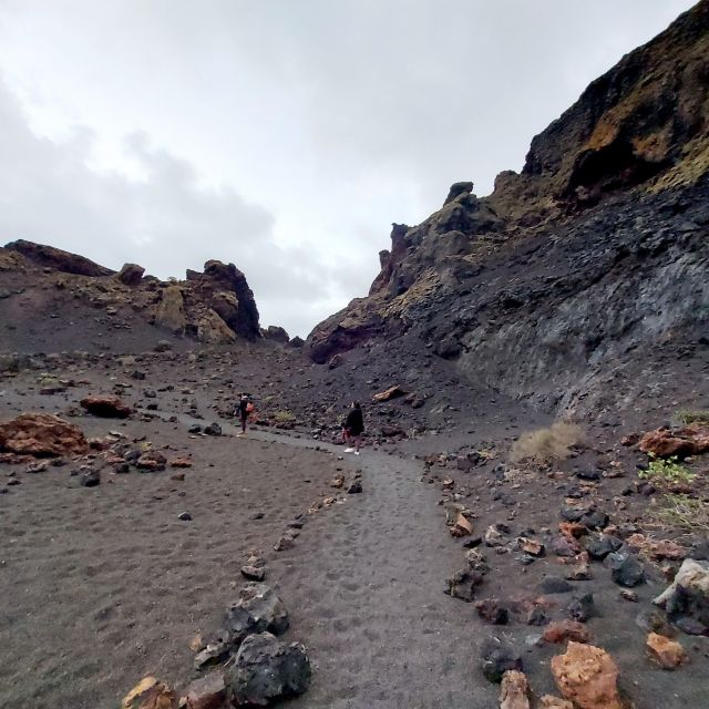 Lanzarote: Timanfaya Natural Park Trekking Tour - Who should book this hike?