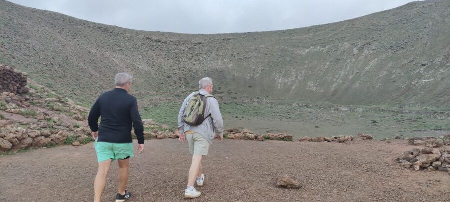 Lanzarote: Timanfaya Natural Park Trekking Tour - Timing, weather, and what to pack