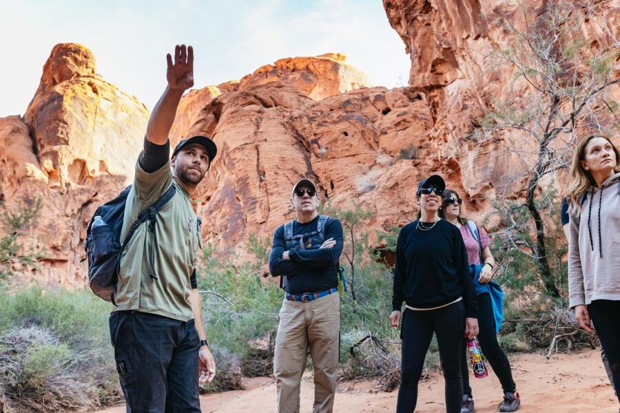 Las Vegas: Valley of Fire Guided Hike with Drinks and Snacks - Red sandstone, petroglyphs, and natural arches