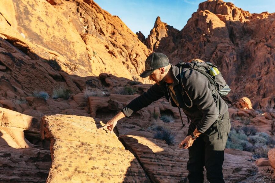 Las Vegas: Valley of Fire Guided Hike with Drinks and Snacks - Heat, wind, rain, and the real desert conditions