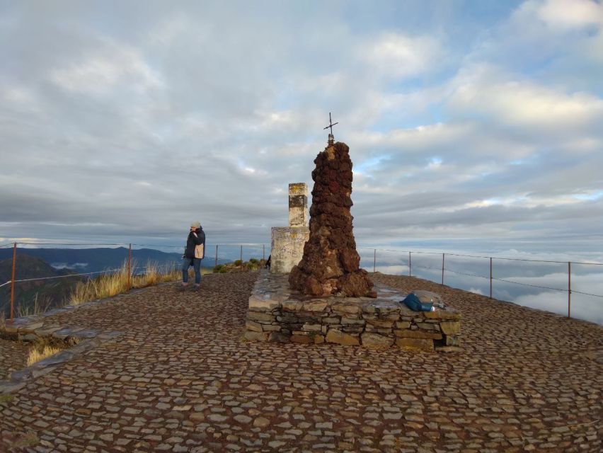 Madeira: Pico Ruivo Guided Sunrise Hike with Hotel Pickup - Walking beneath the stars from Achada do Teixeira