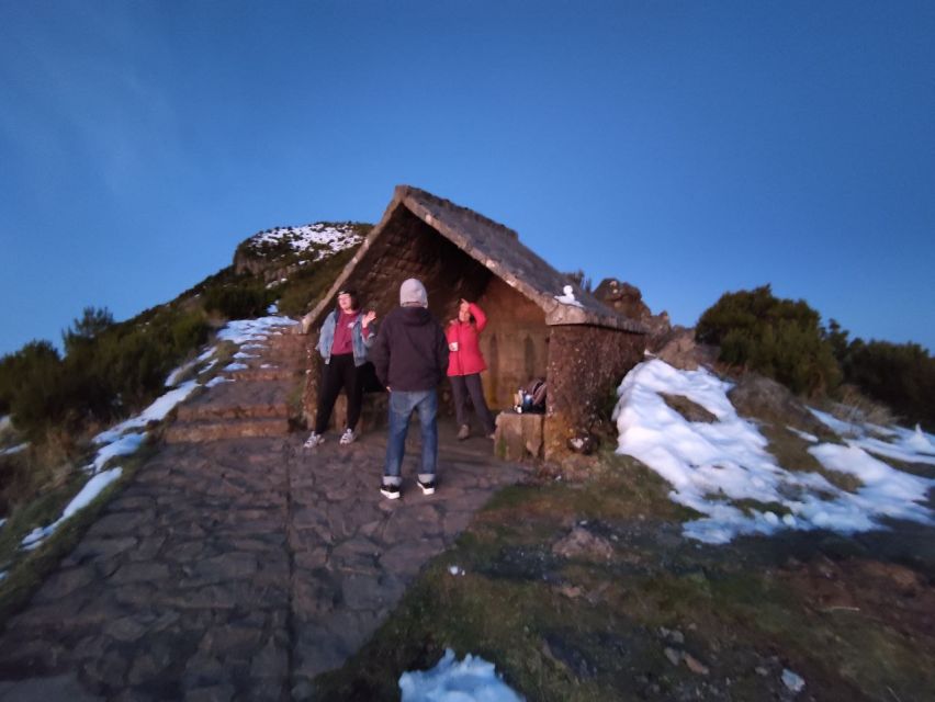 Madeira: Pico Ruivo Guided Sunrise Hike with Hotel Pickup - What to wear and carry for Pico Ruivo