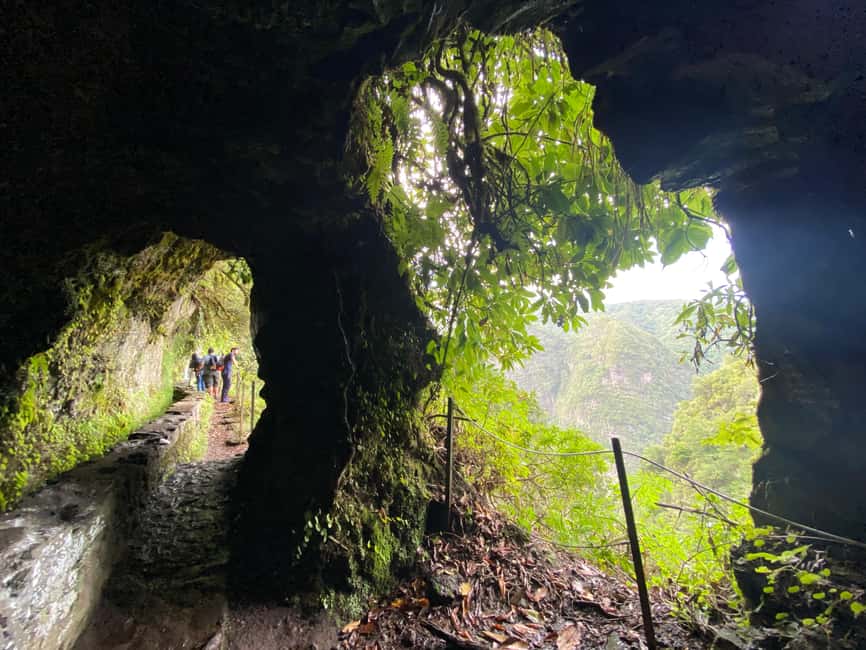 Madeira: PR 9 - Levada do Caldeirão Verde Hike Transfer - Following the levada through Laurissilva Forest