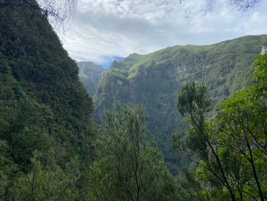 Madeira: PR 9 - Levada do Caldeirão Verde Hike Transfer - Four tunnels where a head torch earns its keep