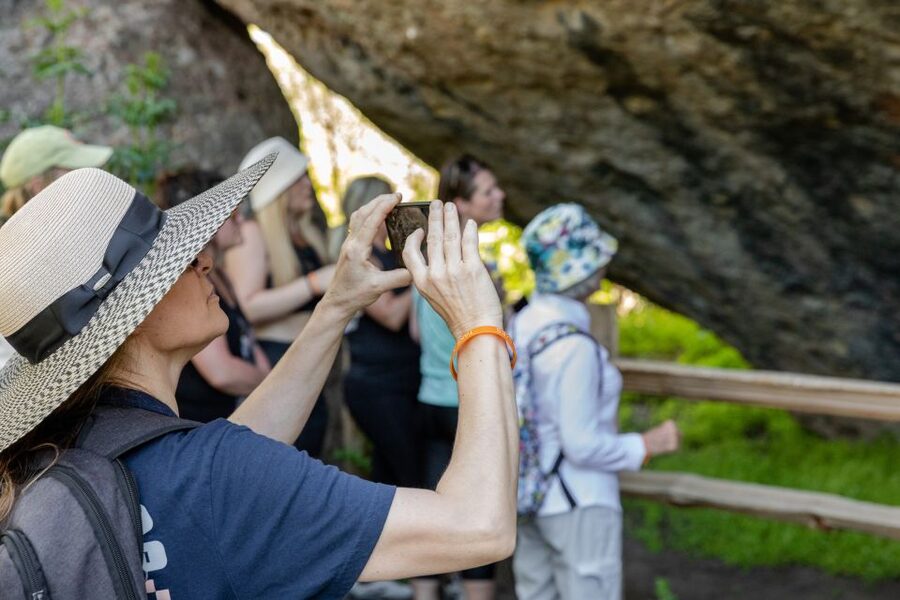Malibu: Guided Vineyard Hike with Photo Stops and Wine - What the guide adds to the day