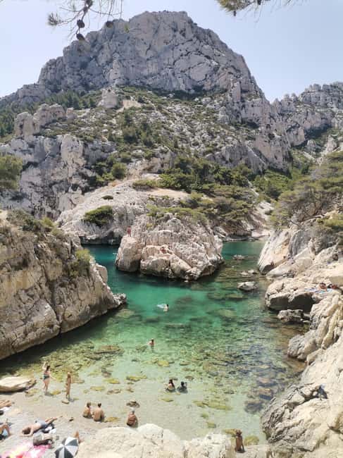Marseille: Calanques National Park Guided Hike with Picnic - From Marseille streets to the Luminy trailhead