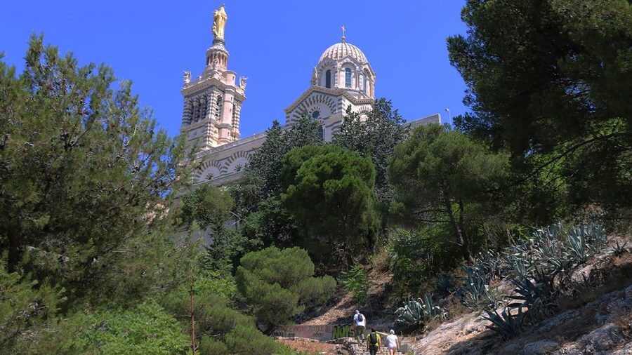 Marseille: Urban Hiking Tour with a Local Guide - The Marseille hike in five useful points