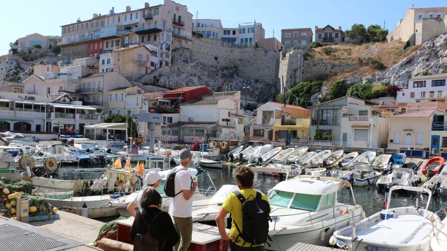Marseille: Urban Hiking Tour with a Local Guide - The secret stop and the climb to Notre-Dame de la Garde