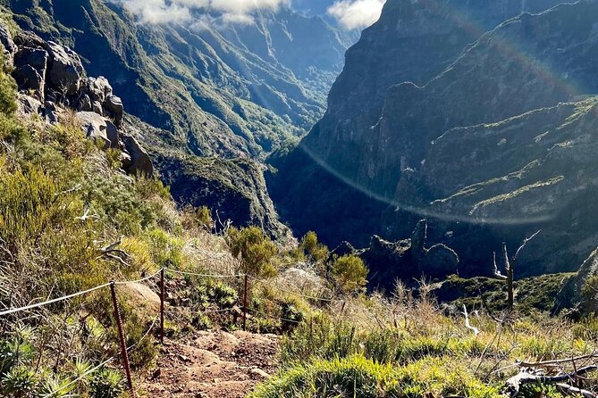 Morning Transfer To Pico Do Arieiro, Hike To Pico Ruivo & Return From Teixeira - The descent to Achada do Teixeira