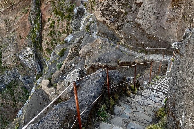 Morning Transfer To Pico Do Arieiro, Hike To Pico Ruivo & Return From Teixeira - What the $37.51 price really buys