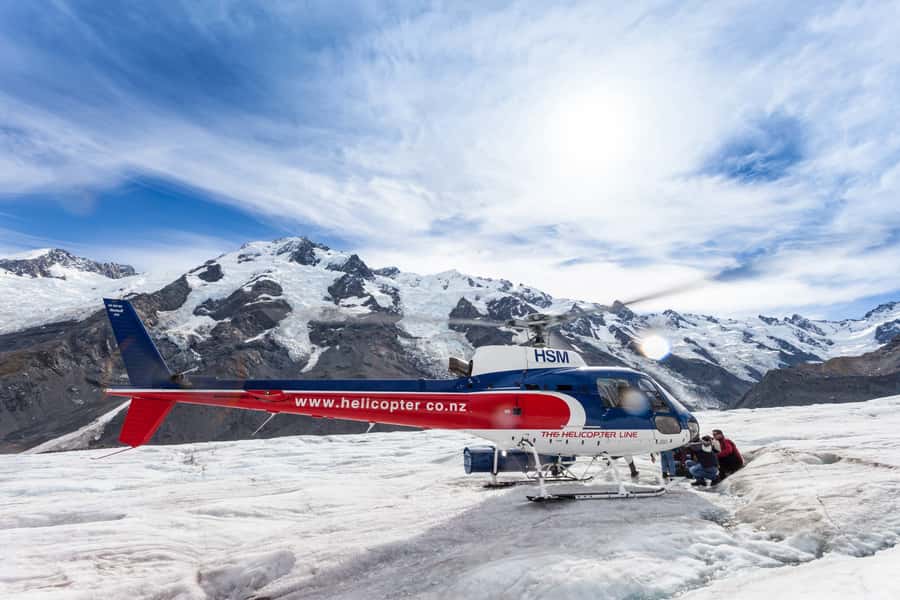 Mount Cook: 3 Hour Heli Hike to the Tasman Glacier - The 15-minute flight over Tasman Glacier Lake