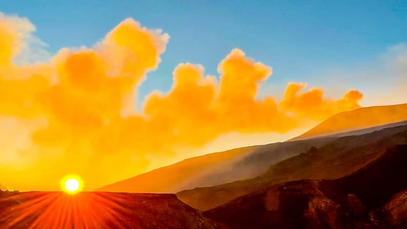 Mount Etna: Trek to 3000m with cable car and 4x4 - Walking to 3,000 meters