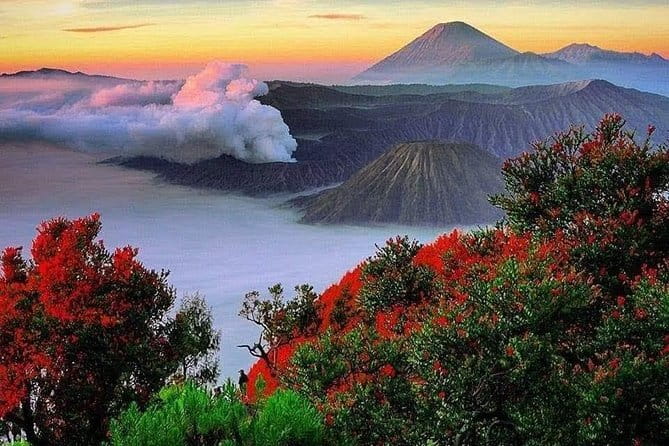 Munduk: Twin Lake Jungle Hike, Ulun Danu Temple, & Waterfall - The waterfalls and Banyumala’s natural pool