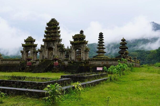 Munduk: Twin Lake Jungle Hike, Ulun Danu Temple, & Waterfall - Through Bencingah Temple and into the forest