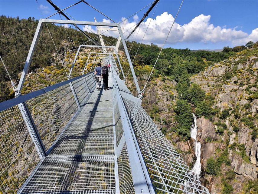 Porto: Paiva Walkways and Suspension Bridge Hike with Lunch - Walking the Paiva Walkways downhill